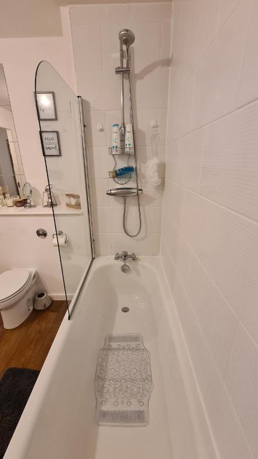 Luxury 2 Bed Apt With Free Wi-Fi & Parking Manchester Exterior photo